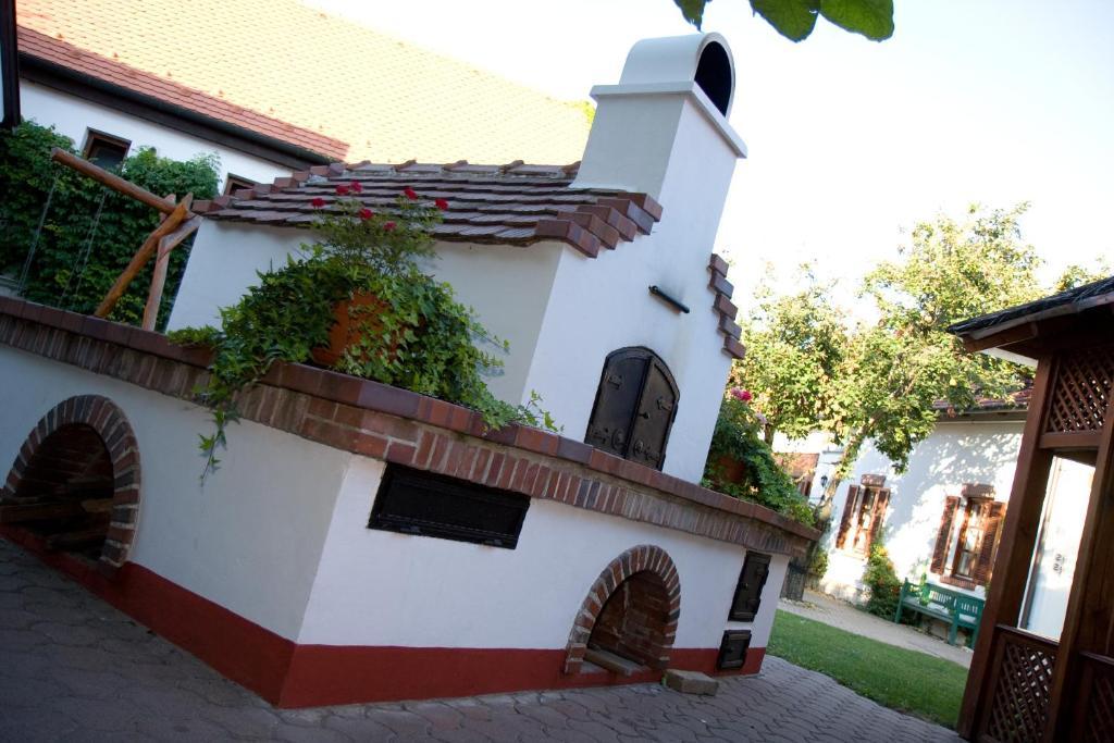 Fogado Az Oreg Preshez Hotel Mor Bagian luar foto