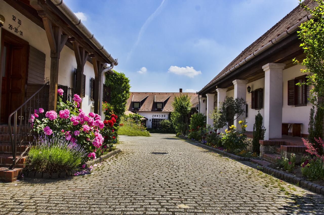 Fogado Az Oreg Preshez Hotel Mor Bagian luar foto